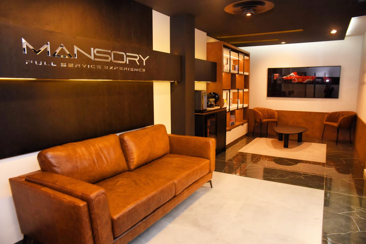 Lounge de espera da Mansory Full Service Experience